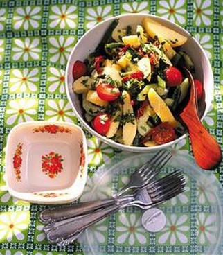 Kartoffelsalat mit Bohnen und Tomaten